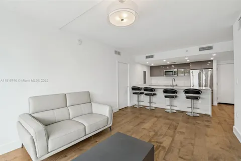13800 Highland Dr # 202, North Miami Beach FL 33181