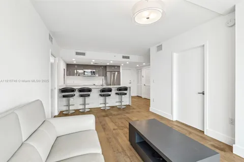 13800 Highland Dr # 202, North Miami Beach FL 33181