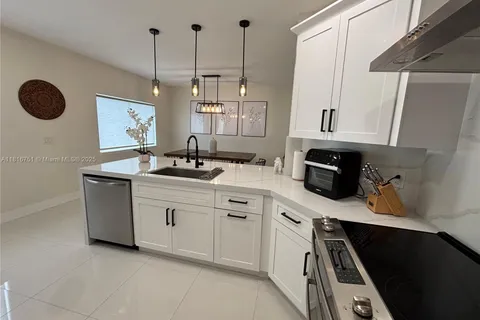 6005 N Golden Beauty Ln, Tamarac FL 33321