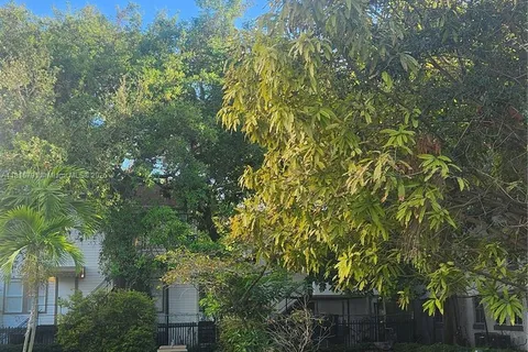 412 NW 4th St, Miami FL 33130