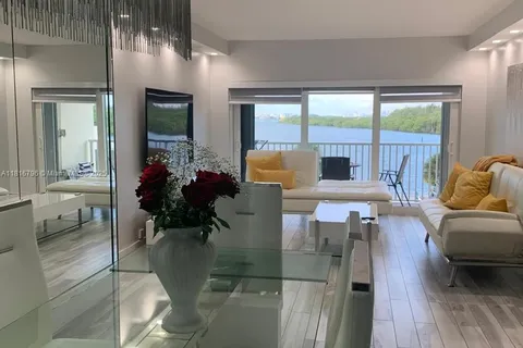 300 Bayview Dr # 302, Sunny Isles Beach FL 33160
