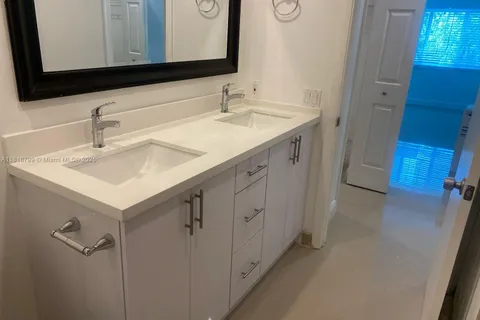 100 Lakeview Dr # 316, Weston FL 33326