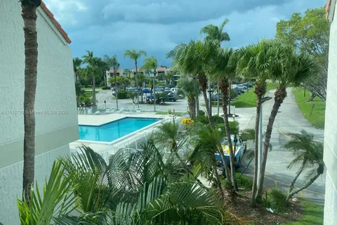 100 Lakeview Dr # 316, Weston FL 33326