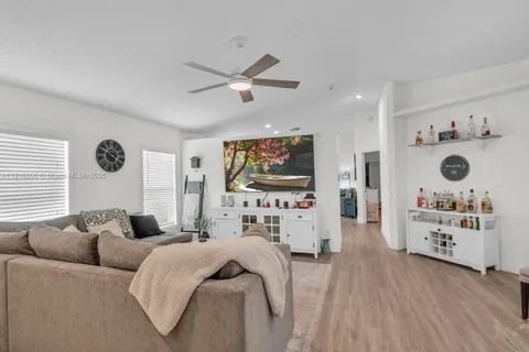 18424 NW 21st St, Pembroke Pines FL 33029