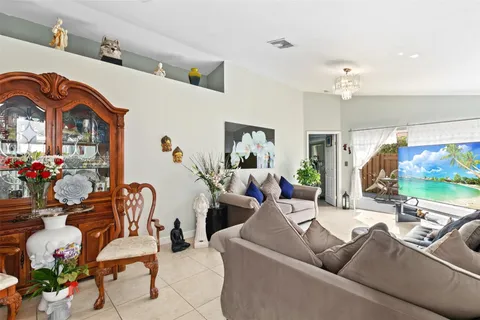 615 NW 108th Ter, Pembroke Pines FL 33026