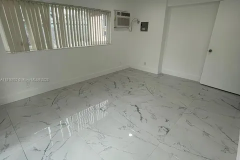 4327 SW 50th St # B, Dania Beach FL 33314