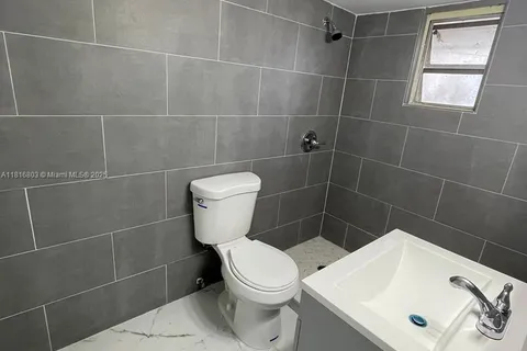 4327 SW 50th St # B, Dania Beach FL 33314