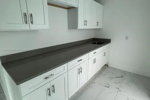 4327 SW 50th St # B, Dania Beach FL 33314