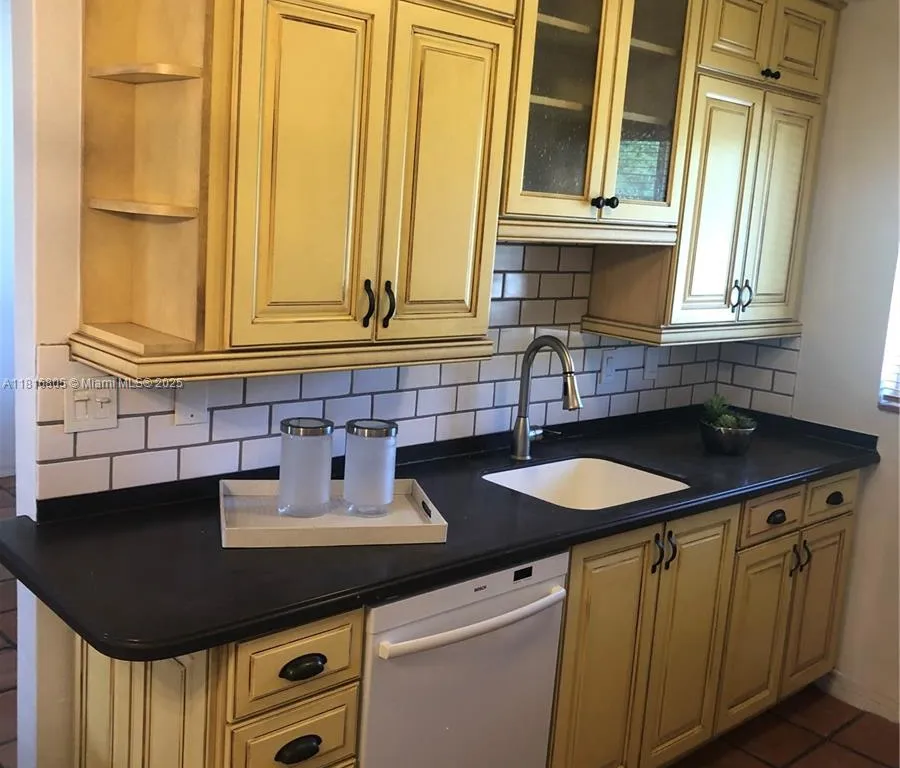 1733 Mayo St # 7, Hollywood FL 33020