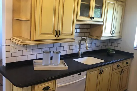 1733 Mayo St # 7, Hollywood FL 33020