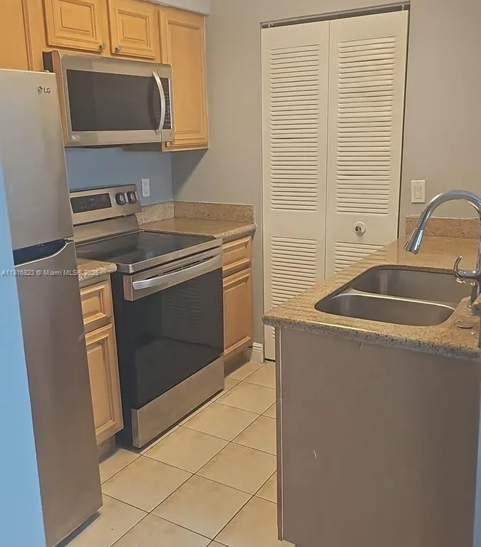 1261 SW 46th Ave # 2010, Pompano Beach FL 33069