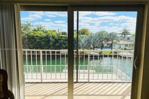 2640 NE 135th St # 307, North Miami FL 33181