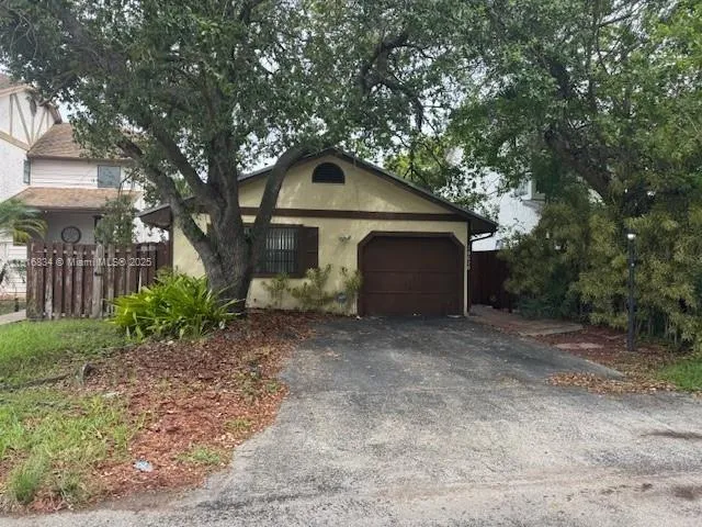 10626 SW 148th Ave Dr, Miami FL 33196