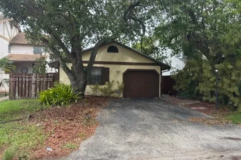 10626 SW 148th Ave Dr, Miami FL 33196