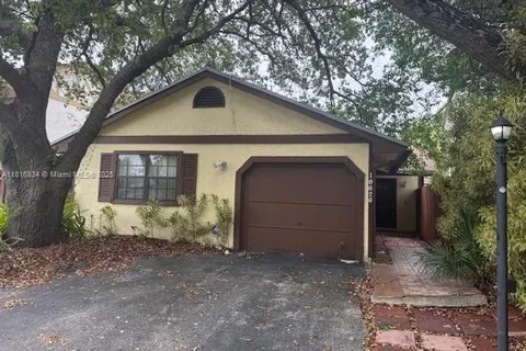 10626 SW 148th Ave Dr, Miami FL 33196
