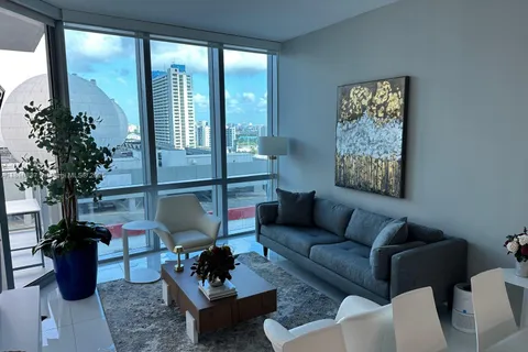 851 NE 1st Ave # 1108, Miami FL 33132