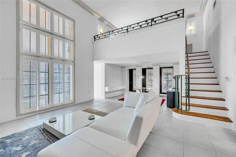 923 Catalonia Ave, Coral Gables FL 33134