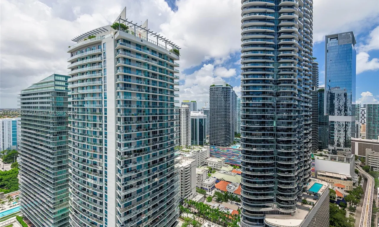 1080 Brickell Ave # 3405, Miami FL 33131