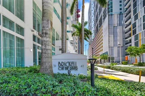 41 SE 5th St # 517, Miami FL 33131
