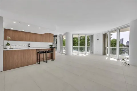 7000 Island Blvd # 304, Aventura FL 33160