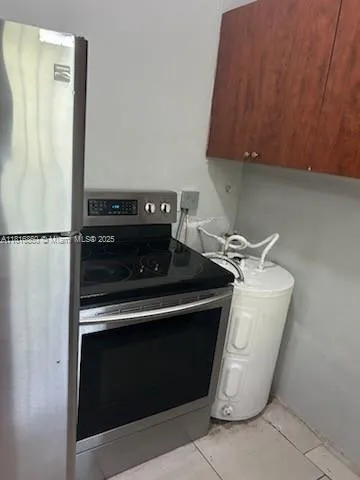230 NW 51st St # R, Miami FL 33127