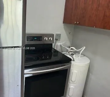 230 NW 51st St # R, Miami FL 33127