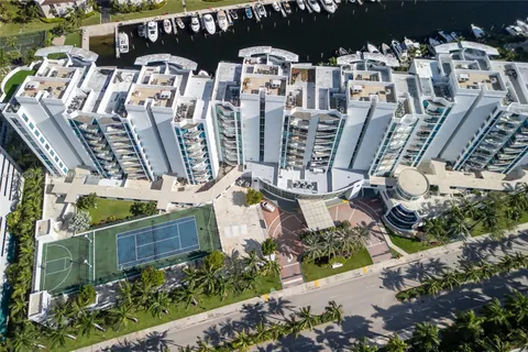 3029 NE 188th St # 309, Aventura FL 33180