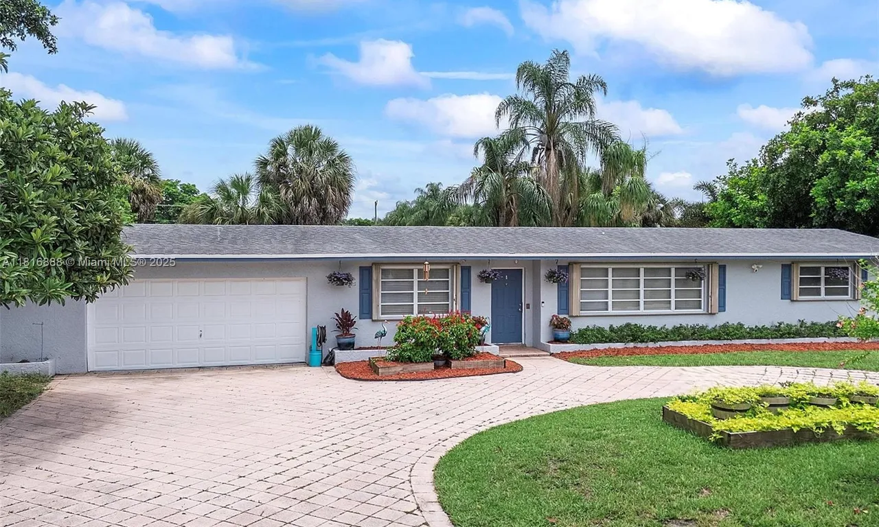 4710 SW 72nd Ave, Davie FL 33314
