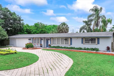 4710 SW 72nd Ave, Davie FL 33314