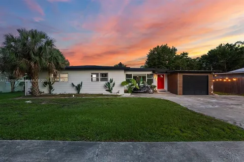 8120 GONDOLA DR, Orlando FL 32809