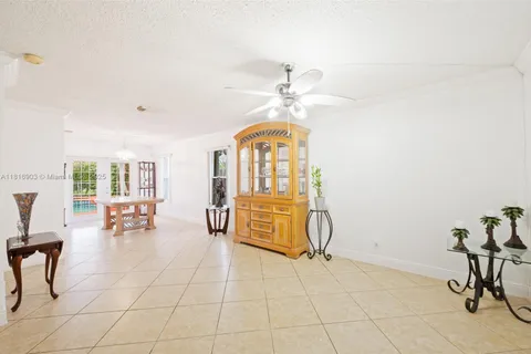 4333 SW 84th Ter, Davie FL 33328