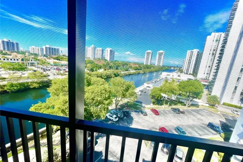 3475 N Country Club Dr # 816, Aventura FL 33180