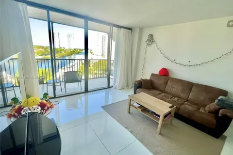 3475 N Country Club Dr # 816, Aventura FL 33180