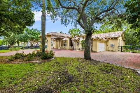 7761 SW 122 ave, Miami FL 33183