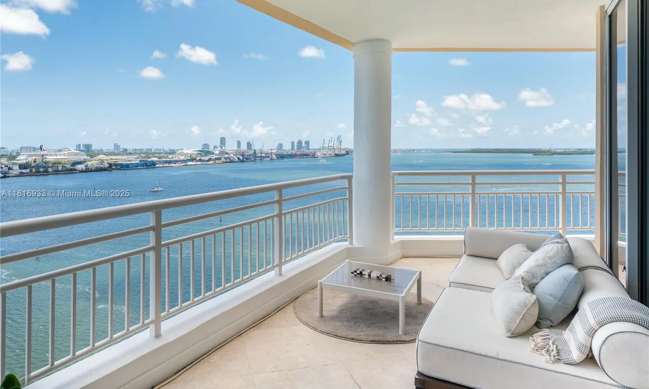 848 Brickell Key Dr # 1601, Miami FL 33131