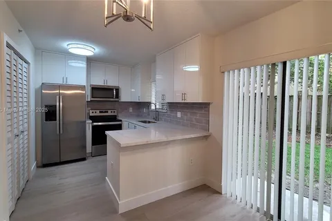 22731 SW 88th Pl # 101, Cutler Bay FL 33190