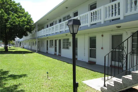 15 NW 204th St # 17, Miami Gardens FL 33169