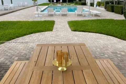 1140 E Venetian Way # 2C, Miami FL 33139