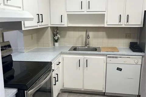 200 Ashbury Rd # 305, Hollywood FL 33024