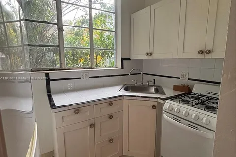 721 15th St # 1, Miami Beach FL 33139