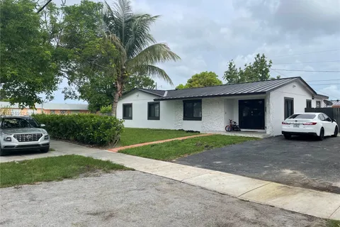 16 NW 207th St, Miami Gardens FL 33169