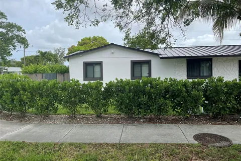 16 NW 207th St, Miami Gardens FL 33169