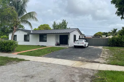16 NW 207th St, Miami Gardens FL 33169
