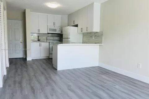 8200 SW 210th St # 106, Cutler Bay FL 33189