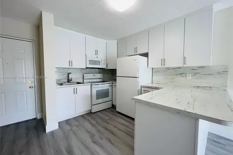 8200 SW 210th St # 106, Cutler Bay FL 33189