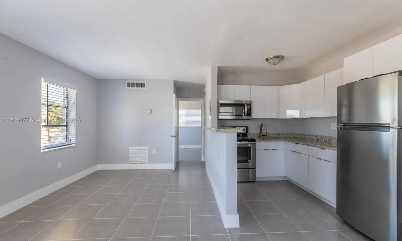1960 NE 161st St # 204, North Miami Beach FL 33162