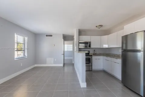 1960 NE 161st St # 204, North Miami Beach FL 33162