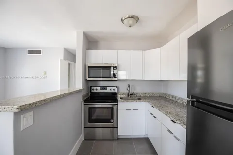 1960 NE 161st St # 204, North Miami Beach FL 33162