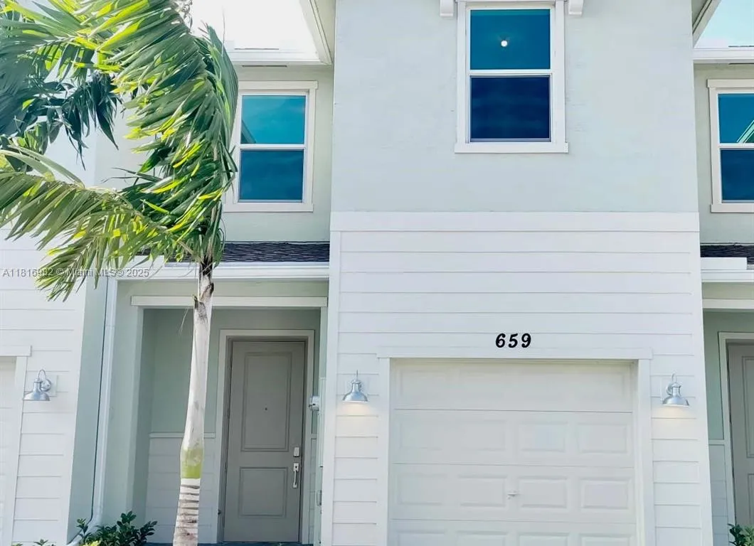 659 SE Lake Falls St, Port St. Lucie FL 34984