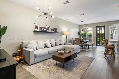 3058 NW 103rd Path, Doral FL 33172